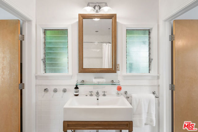 2311 Glencoe Avenue, Venice CA: https://media.crmls.org/mediaz/b69cf5f2-0fc3-485f-b6ab-744093d8d538.jpg