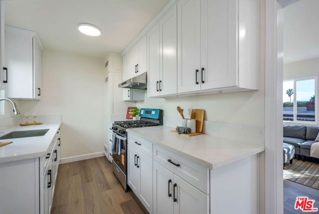 4933 W 20th Street, Los Angeles CA: https://media.crmls.org/mediaz/b69d6892-5d3d-46d9-907d-55a5e1f9a987.jpg