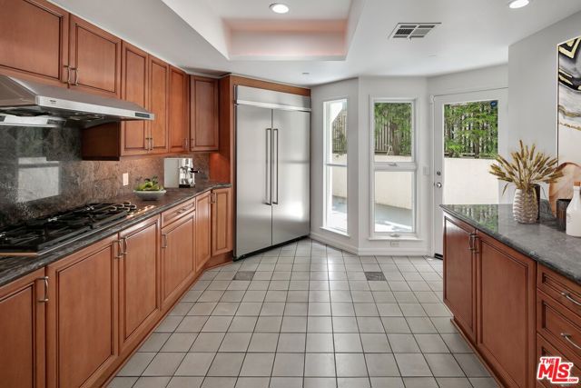 2115 3RD Street, Santa Monica CA: https://media.crmls.org/mediaz/b69d9a6d-1c19-4bef-81f1-cc7f2f24193b.jpg