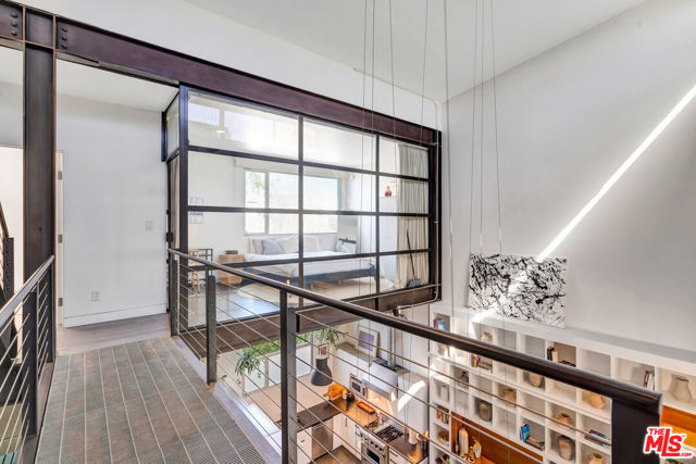 25 Brooks Avenue, Venice CA: https://media.crmls.org/mediaz/b69e28cc-1651-4dfd-9fed-96cbc4c36c7e.jpg