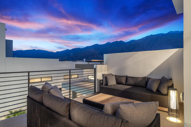 161 Holliday Way, Palm Springs CA: https://media.crmls.org/mediaz/b69e6f6b-cdbf-4959-8ed2-a425c0f29cf1.jpg