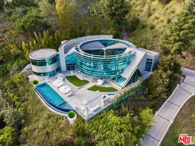 1169 Loma Linda Drive, Beverly Hills CA: https://media.crmls.org/mediaz/b69e9a83-9887-47b0-b45c-bcf459875247.jpg