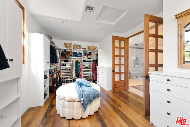 5850 Lapworth Drive, Agoura Hills CA: https://media.crmls.org/mediaz/b69f128d-2be2-4bdb-97f9-4c5de86e1f48.jpg