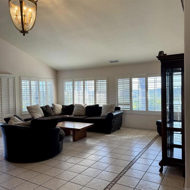 Detail Gallery Image 16 of 75 For 2848 Los Alisos, Fallbrook,  CA 92028 - 5 Beds | 3 Baths