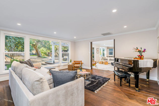 1514 Willow Drive, Topanga CA: https://media.crmls.org/mediaz/b69fd785-931b-4fdd-acde-30ca73c6f9c1.jpg
