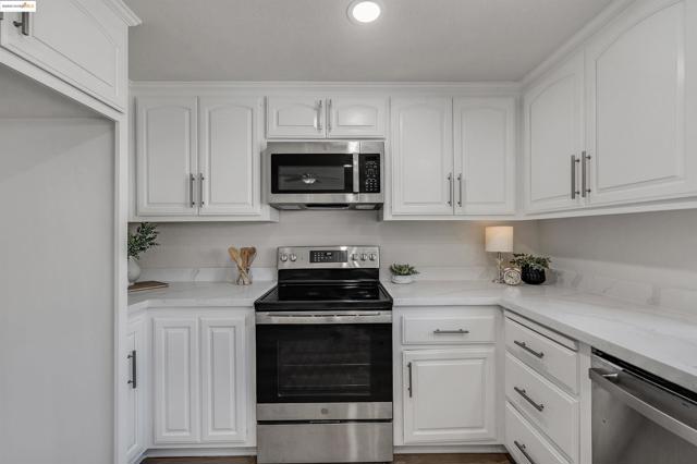 2802 Jones Gate Ct, Pleasanton CA: https://media.crmls.org/mediaz/b69fe3d9-805b-4d71-a656-0053128923c3.jpg