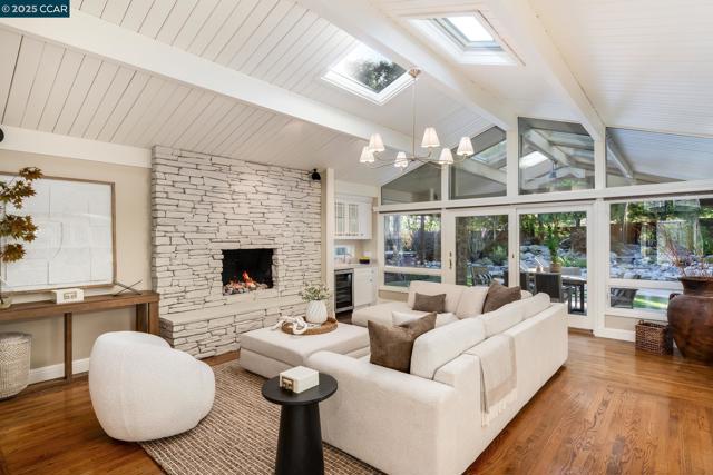 9 Saint Andrews Pl, Alamo CA: https://media.crmls.org/mediaz/b6a01567-759b-46cc-963d-dec5f398dbe7.jpg