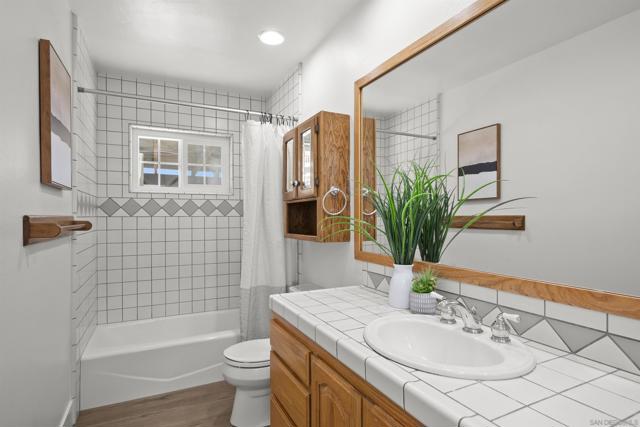 5273 Lewison Pl, San Diego CA: https://media.crmls.org/mediaz/b6a096f4-1f93-461a-84f5-eb27bae2d595.jpg