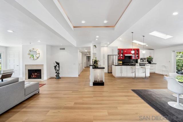 7645 Caminito Coromandel, La Jolla CA: https://media.crmls.org/mediaz/b6a1a58f-2329-4435-b792-455704cf3d46.jpg
