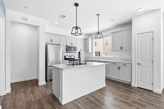 5230 Calle Rockfish, San Diego CA: https://media.crmls.org/mediaz/b6a1afd6-d5f3-4a8c-9c6e-a55294c95c0e.jpg