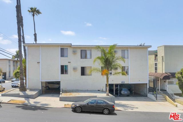 3555 San Marino Street, Los Angeles CA: https://media.crmls.org/mediaz/b6a1c6ea-151b-4fb4-a4fd-d86d1e3057c9.jpg