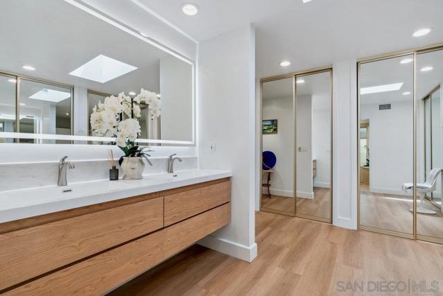 7645 Caminito Coromandel, La Jolla CA: https://media.crmls.org/mediaz/b6a25e39-6724-4a7c-a9c0-5cbe7058cd6b.jpg