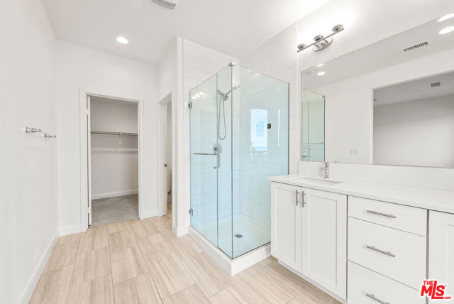 516 E Imperial Avenue, El Segundo CA: https://media.crmls.org/mediaz/b6a3adb1-e3e5-4b9d-b9c1-d070bd8f17f3.jpg