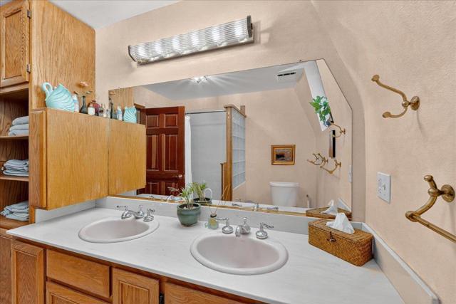 5224 Twin Falls Road, Morgan Hill CA: https://media.crmls.org/mediaz/b6a3d5fb-761d-48e6-b4a5-eda195d6711e.jpg