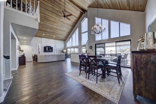 Image 11 of 45 For 2105 Cypress Pt