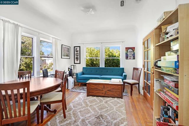 2006 Parker St, Berkeley CA: https://media.crmls.org/mediaz/b6a4d5d4-8b4c-4383-b05e-00fc8d7dd0f4.jpg