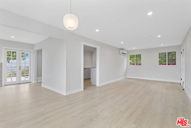 2336 Loma Vista Place, Los Angeles CA: https://media.crmls.org/mediaz/b6a53dc5-930a-4b0a-9135-1d2dc333288b.jpg