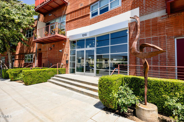 1010 Sycamore Avenue, South Pasadena CA: https://media.crmls.org/mediaz/b6a54a00-b643-4941-82b4-4c8abafac6cd.jpg