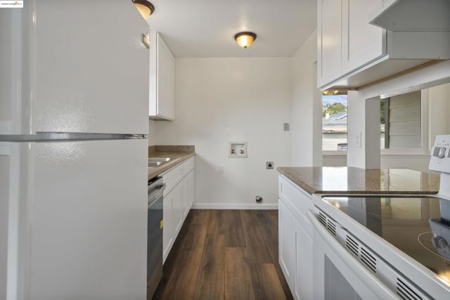 100 Carolina St, Vallejo CA: https://media.crmls.org/mediaz/b6a5c76a-66c2-4722-b0b4-2d0662149ccd.jpg