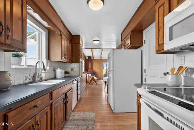 Detail Gallery Image 11 of 32 For 1220 Tropical Ave, Pasadena,  CA 91107 - 5 Beds | 3 Baths