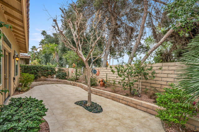 77703 Ashberry Court, Palm Desert CA: https://media.crmls.org/mediaz/b6a6181f-64aa-4a83-a8f5-1e521ad696a5.jpg