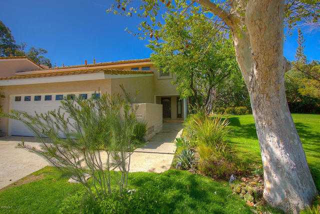 23150 Park Sorrento, Calabasas CA: https://media.crmls.org/mediaz/b6a64c75-bf1d-4772-abad-354cb3f1e43b.jpg