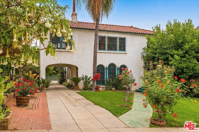1266 N Flores Street, West Hollywood CA: https://media.crmls.org/mediaz/b6a68a5e-14c2-4b04-afc1-78a681dfa9e1.jpg