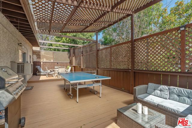 2160 Lake Shore Avenue, Los Angeles CA: https://media.crmls.org/mediaz/b6a68cb3-039d-4c77-b35c-a733471ea52c.jpg
