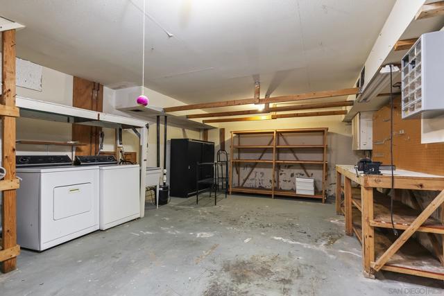 3985 Wabaska Dr, San Diego CA: https://media.crmls.org/mediaz/b6a6ddb3-cb9a-4180-adab-d43d3df8e03b.jpg