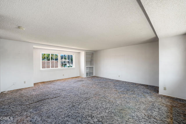 2851 Seahorse Avenue, Ventura CA: https://media.crmls.org/mediaz/b6a6ecb3-a7a5-4446-b470-70f7b2b596d5.jpg