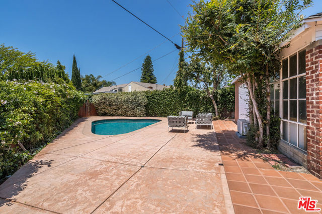 5967 Carpenter Avenue, Valley Village CA: https://media.crmls.org/mediaz/b6a72ed9-6edd-44af-a496-b263e34c8dc6.jpg