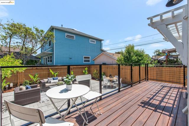 1026 Court St, Alameda CA: https://media.crmls.org/mediaz/b6a85507-5f7f-4de5-9bae-e2da1bd89a91.jpg
