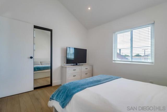 4053 55 Jewell St, San Diego CA: https://media.crmls.org/mediaz/b6a8ccb2-3395-4d7d-8258-8e854b21f626.jpg