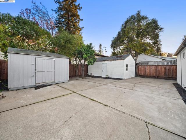 1607 Ward St, Hayward CA: https://media.crmls.org/mediaz/b6a9674d-3c43-4482-a561-bb6bc6d97dfb.jpg