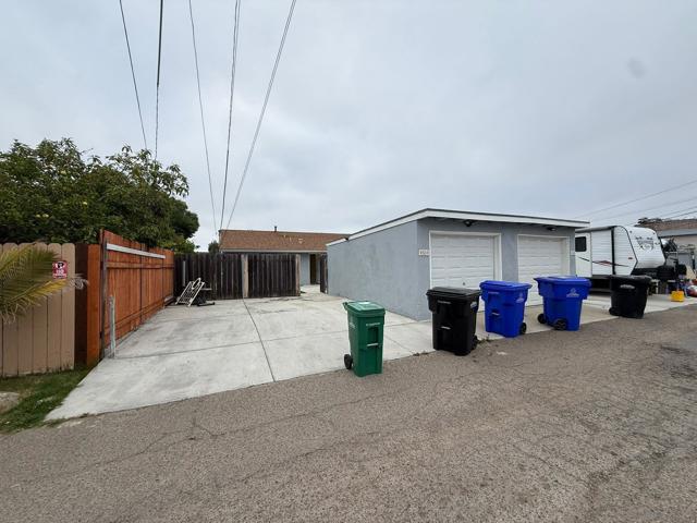 4384 Clairemont Dr, San Diego CA: https://media.crmls.org/mediaz/b6a9824d-5db4-4afb-994d-355693c43ef3.jpg