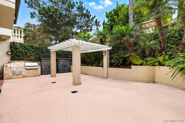 9703 Keeneland Row, La Jolla CA: https://media.crmls.org/mediaz/b6a9ebab-5dd4-4fba-8557-f4fed1782640.jpg