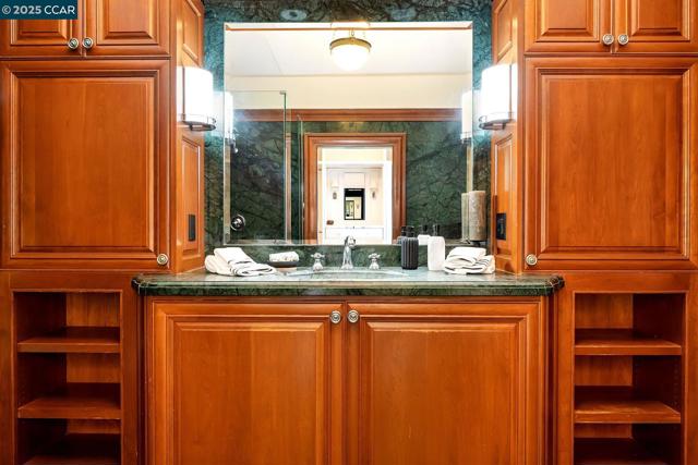 25 Crocker Ave, Piedmont CA: https://media.crmls.org/mediaz/b6a9ef45-cf3b-4d9e-b4a5-67367dedc6c3.jpg