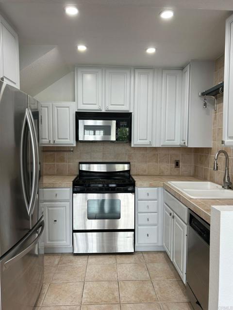 Detail Gallery Image 7 of 24 For 4040 Porte La Paz #75,  San Diego,  CA 92122 - 1 Beds | 1 Baths