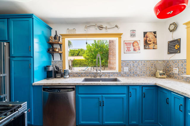 689 E Camino Parocela, Palm Springs CA: https://media.crmls.org/mediaz/b6aa6029-1d02-41d9-9746-dcbe40c6be16.jpg