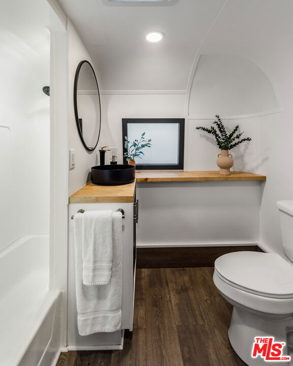 272 N Topanga Canyon Boulevard, Topanga CA: https://media.crmls.org/mediaz/b6aae6eb-8221-4ed6-878c-c6f3a387937e.jpg