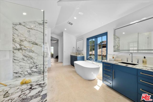 1736 Paseo Del Mar, Palos Verdes Estates CA: https://media.crmls.org/mediaz/b6ab4fbf-48d9-4a77-a487-dfa3f1ab5674.jpg