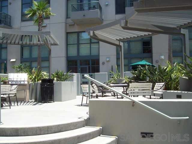 1240 India St, San Diego CA: https://media.crmls.org/mediaz/b6ab9520-9fb4-410e-bf7f-dea049864674.jpg