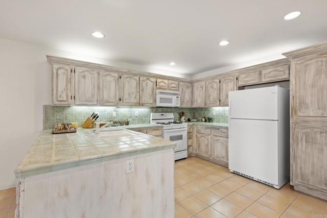 Detail Gallery Image 17 of 70 For 7212 Linden Terrace, Carlsbad,  CA 92011 - 3 Beds | 2/1 Baths