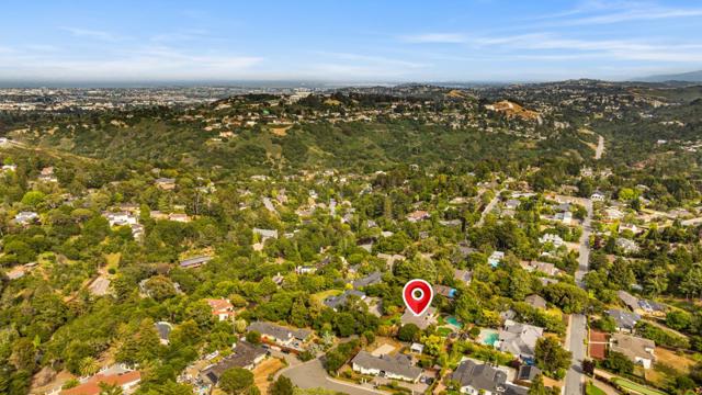 1575 Kingswood Drive, Hillsborough CA: https://media.crmls.org/mediaz/b6abfc35-b7fd-4c23-a89b-bdb3c58ef763.jpg