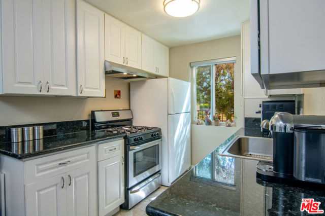 5252 Coldwater Canyon Avenue, 114 photo 7