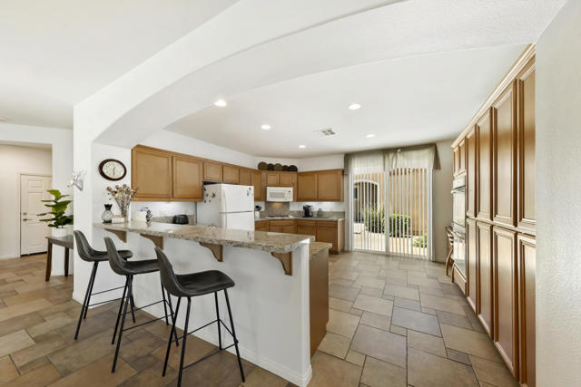 82126 Travolta Ave Avenue, Indio CA: https://media.crmls.org/mediaz/b6ac46dd-4192-4c76-a967-fe10b316a0da.jpg