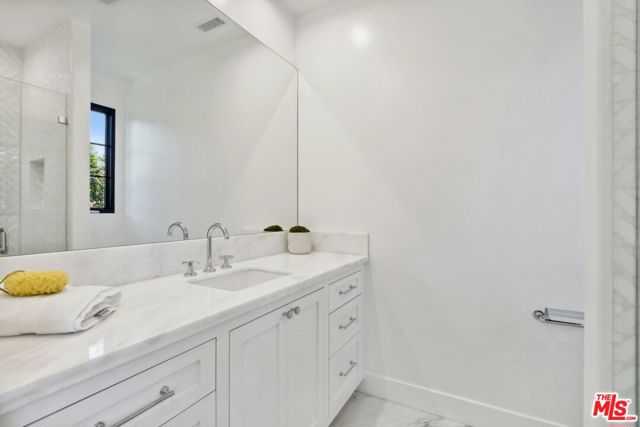 4261 Temma Court, Calabasas CA: https://media.crmls.org/mediaz/b6ac61c8-aede-4199-b10a-734c21331827.jpg