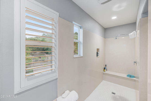 6923 Ridgemark Court, Moorpark CA: https://media.crmls.org/mediaz/b6aca0f8-d0e5-4d7a-b459-c210324c3422.jpg