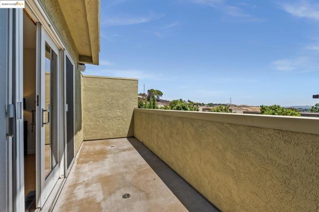 300 Locust Dr, Vallejo CA: https://media.crmls.org/mediaz/b6acabad-908c-4f2e-a463-b46221655eb6.jpg