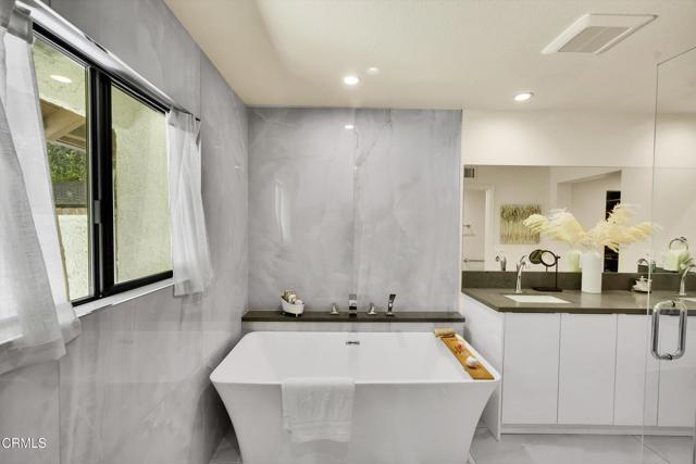 4559 Rayburn Street, Westlake Village CA: https://media.crmls.org/mediaz/b6accd0b-d618-4d60-bbfa-91dafd0985c3.jpg
